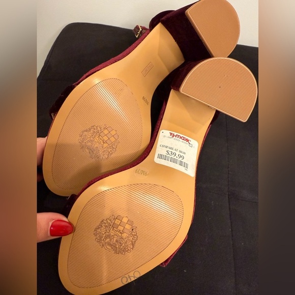 Vince Camuto Red Velvet VP Malissa Medium Thick Heel Size 9 Strappy - Picture 6 of 6